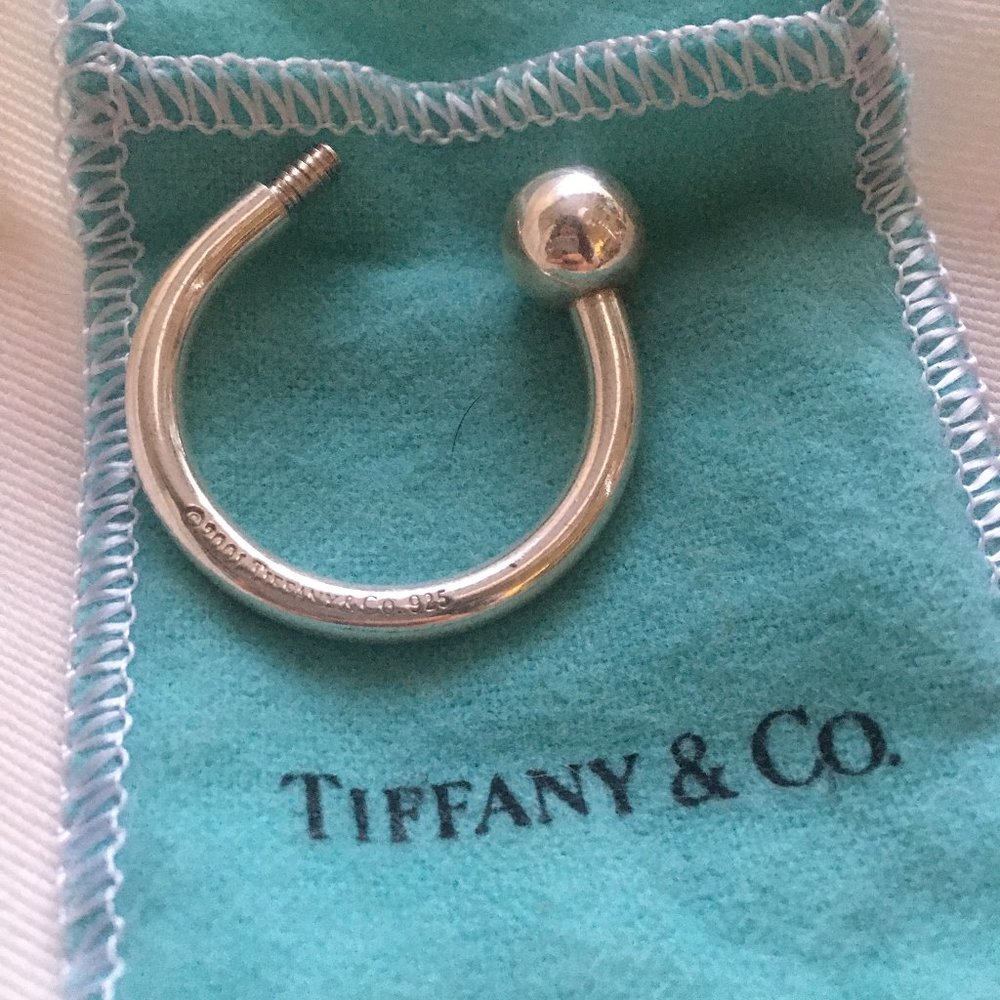 TIFFANY & CO. SCREWBALL KEY RING year 2001 and pouch